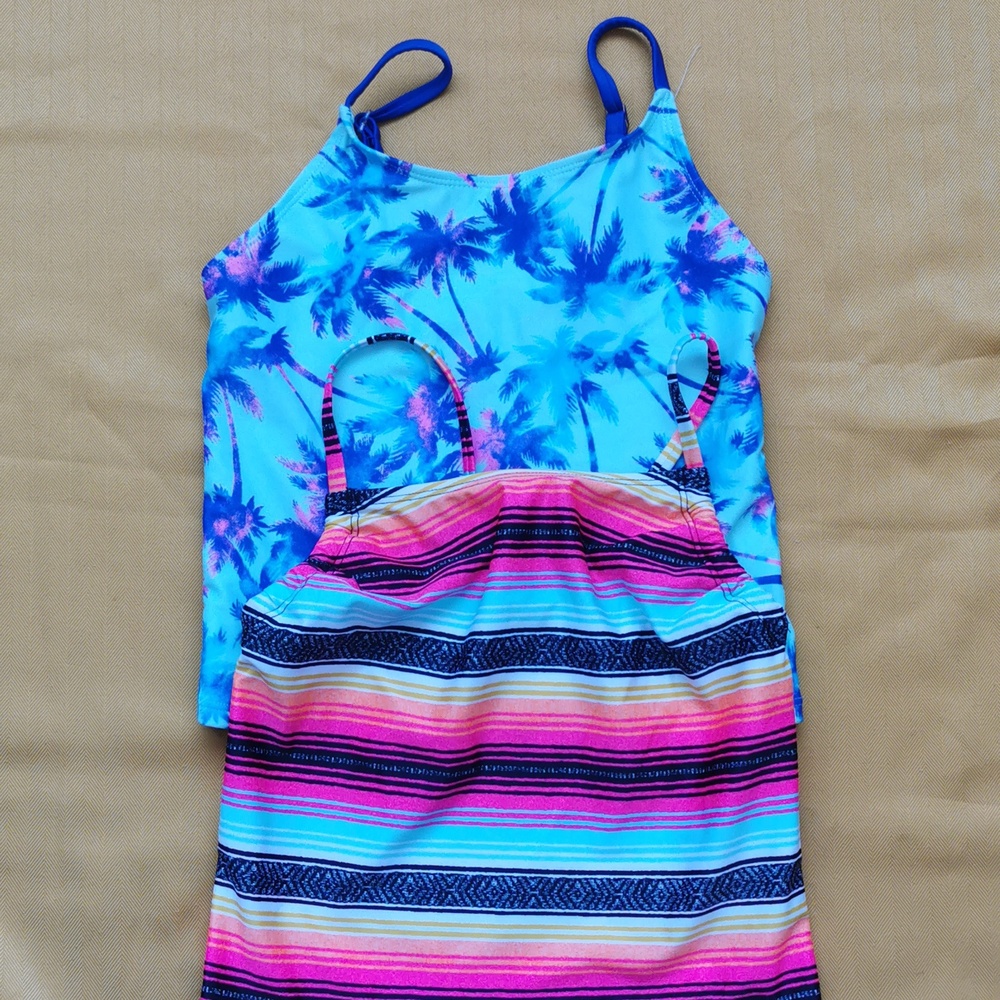 2 bikini tops. Art class. M (7&8)
